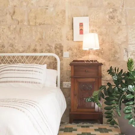 V86 - Luxury Boutique St Ursula Apartment