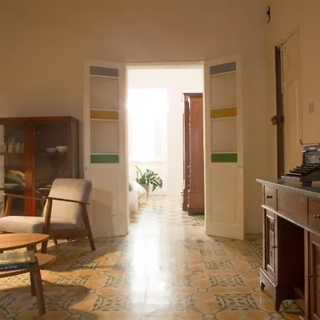 V86 - Luxury Boutique St Ursula Apartment *