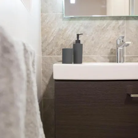 V86 - Luxury Boutique St Ursula Apartment