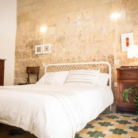 V86 - Luxury Boutique St Ursula Apartment *