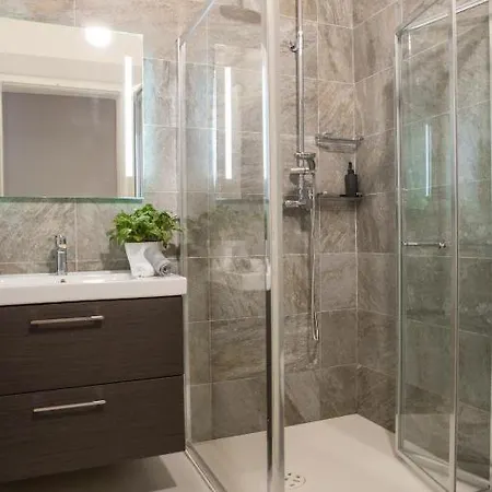 V86 - Luxury Boutique St Ursula Apartment