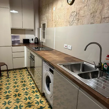 V86 - Luxury Boutique St Ursula