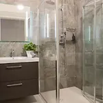 V86 - Luxury Boutique St Ursula Appartement