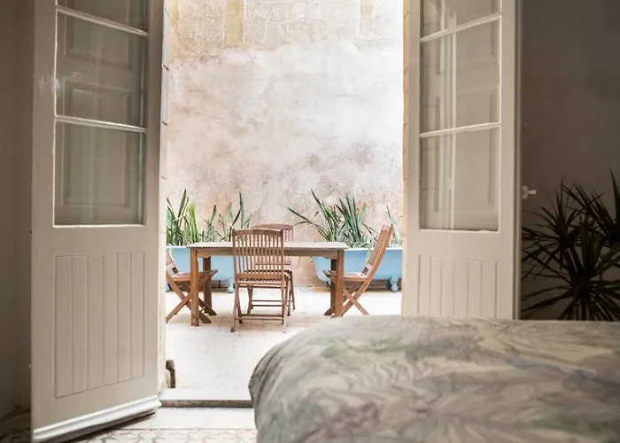 V86 - Luxury Boutique St Ursula