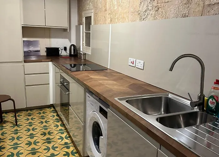 V86 - Luxury Boutique St Ursula